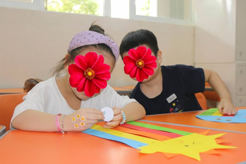 Các con tập trung tham gia các hoạt động trong các tiết học trong chương trình hội thảo