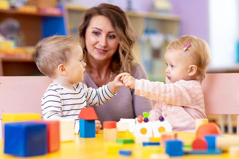 dạy con theo phương pháp Montessori dạy con theo phương pháp Montessori