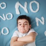 bé không chịu nói theo mẹ dạy có phải bị tự kỷ