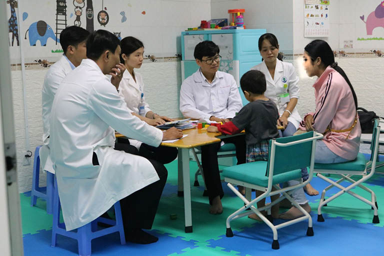 Đặc điểm phát triển tâm lý của trẻ chậm phát triển trí tuệ Đặc điểm phát triển tâm lý của trẻ chậm phát triển trí tuệ
