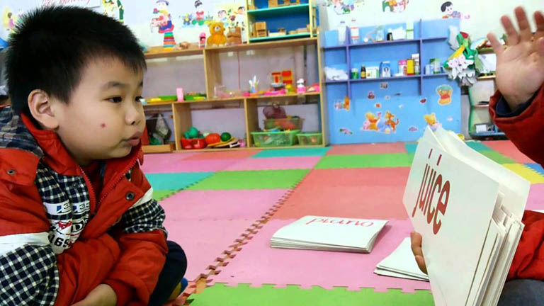Đồ chơi cho trẻ chậm nói Đồ chơi cho trẻ chậm nói