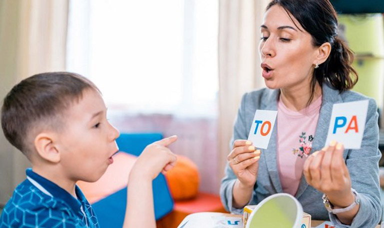 Âm ngữ trị liệu cho trẻ chậm nói Âm ngữ trị liệu cho trẻ chậm nói