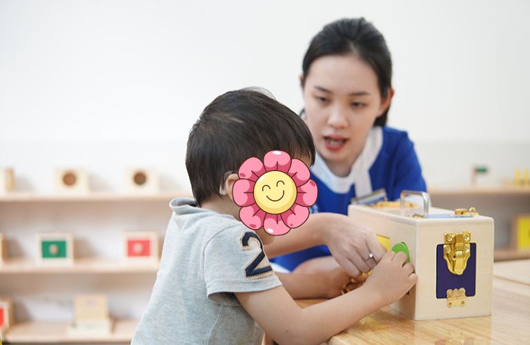 Giáo dục đặc biệt giúp trẻ tự kỷ tăng cường về mặt ngôn ngữ, nhận thức, hành vi và các kỹ năng xã hội cần thiết khác