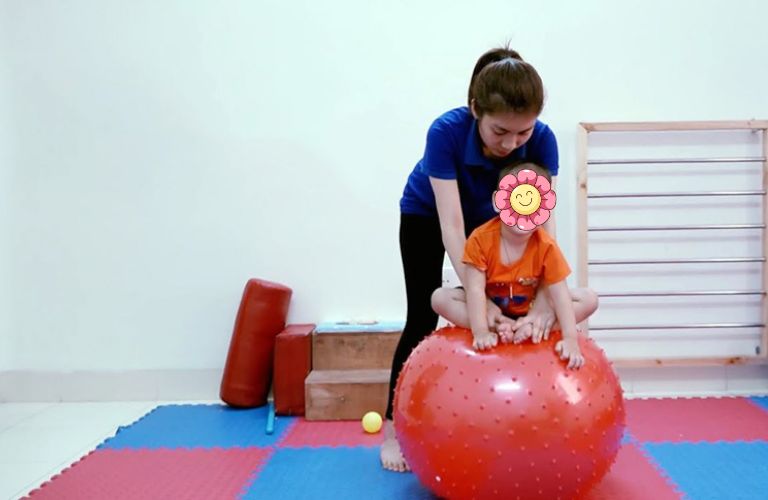 Vật lý trị liệu có thể mang đến rất nhiều cải thiện tích cực về vận động, cảm giác cho trẻ tự kỷ