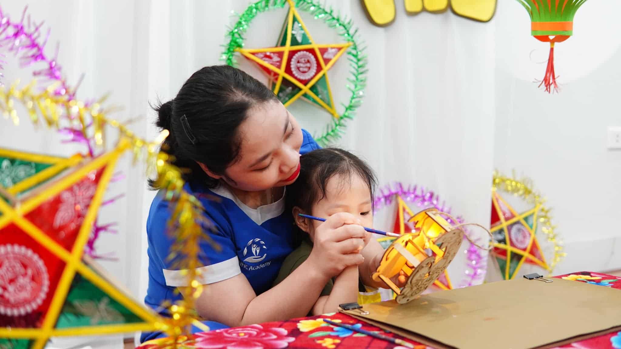 Con trang trí đèn lồng