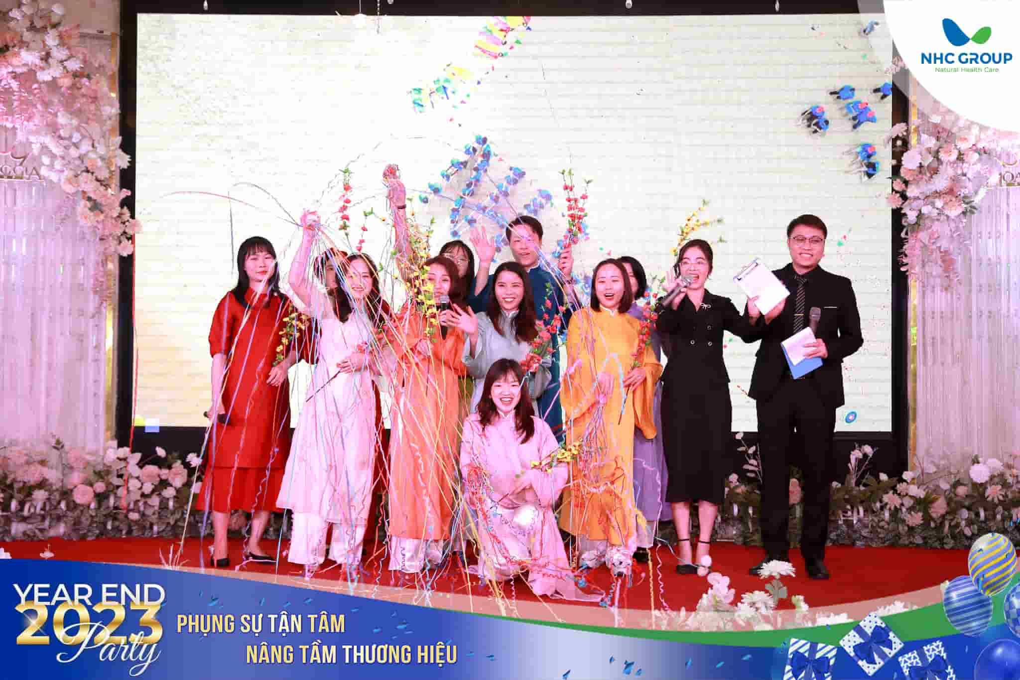 "Như hoa mùa xuân" - Nhân sự Công ty cổ phần Khoa học Tâm lý trị liệu NHC Việt Nam