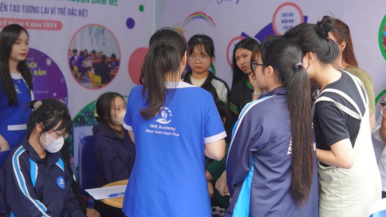 Ứng viên được trao đổi về những quyền lợi nhận được khi làm việc tại NHC Academy