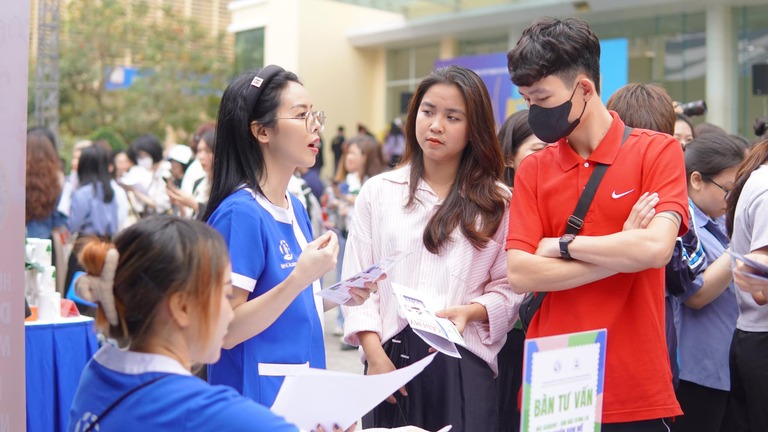 NHC Academy và các bạn sinh viên tại Ngày hội việc làm 2024
