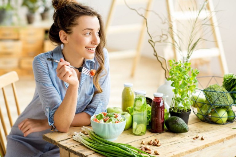 Một trong những cách thoát khỏi trầm cảm tại nhà chính là xây dựng chế độ ăn uống lành mạnh
