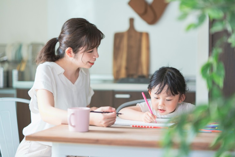 Khen ngợi đúng cách giúp tạo động lực để con nỗ lực cố gắng