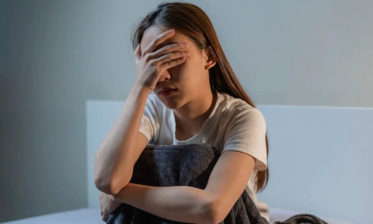 Người bị trầm cảm mức độ vừa rất nhạy cảm, dễ khó, dễ tổn thương