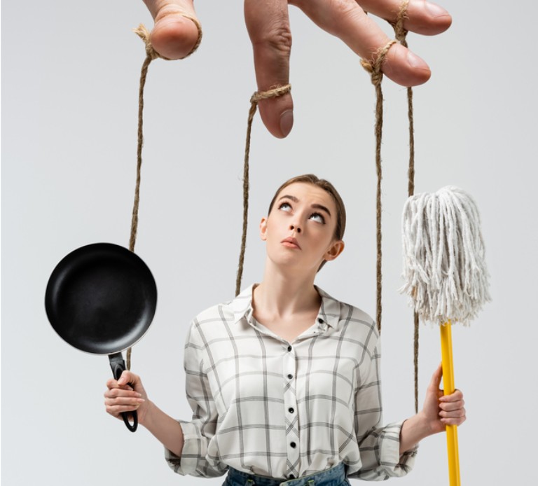 Họ kiểm soát thao túng bạn quá mức