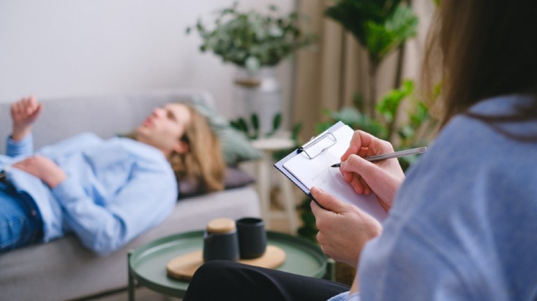 Tâm lý trị liệu là giải pháp hàng đầu trong điều trị trầm cảm