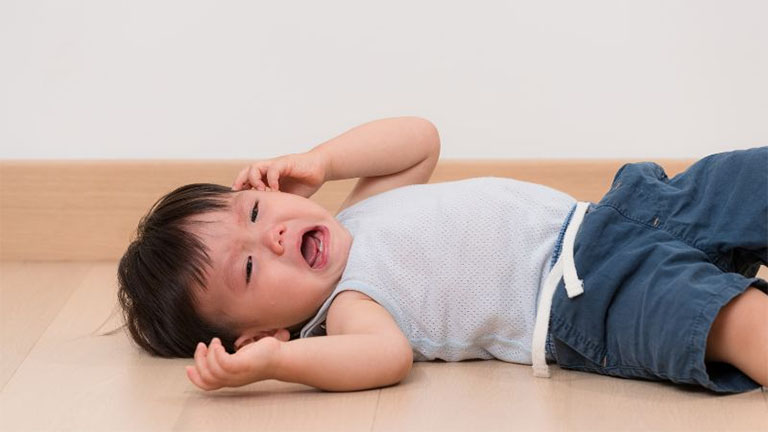 Nguyên nhân trẻ tự kỷ hay quấy khóc, la hét