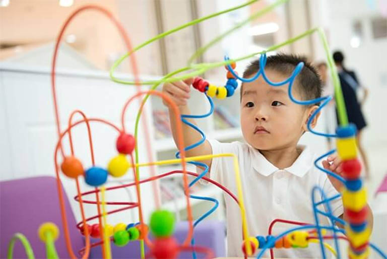 cách xử lý khi trẻ tự kỷ la hét